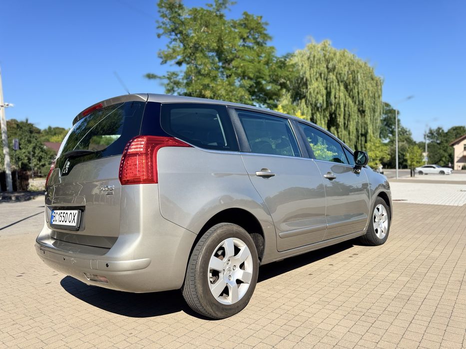 Peugeot 5008 2011