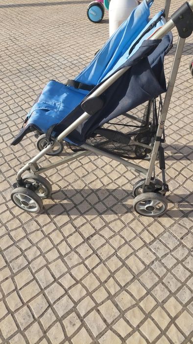 Carrinho de bengala criança - pratico, leve e em bom estado