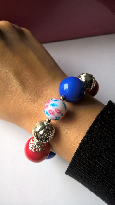 Pulseira Azul, vermelho e flores NOVA (portes incluídos)