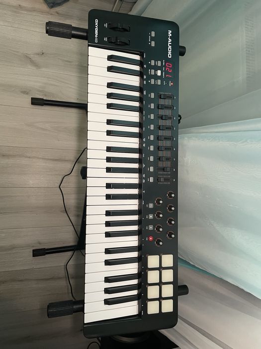 Продаю MIDI M-Audio Oxygen 49 MK5 + Фірмений Чохол