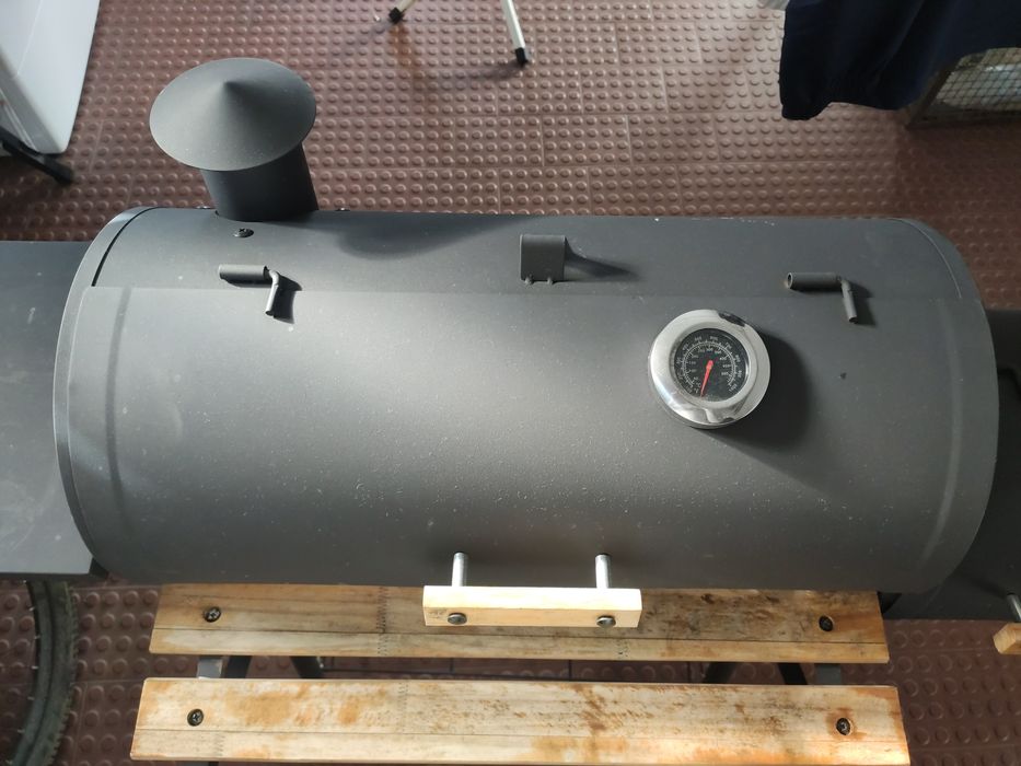 Grelhador a carvão portátil