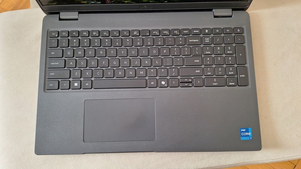 Dell Latitude 3550 I7 1355U 16GB DDR5  512 SSD  15.6 FullHD IPS