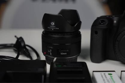 Canon 77D com duas lentes