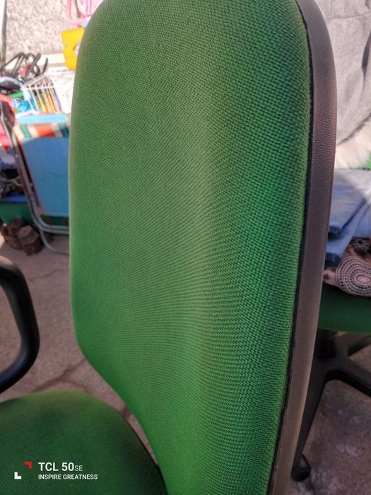 Cadeira elevatória de secretária em tecido.