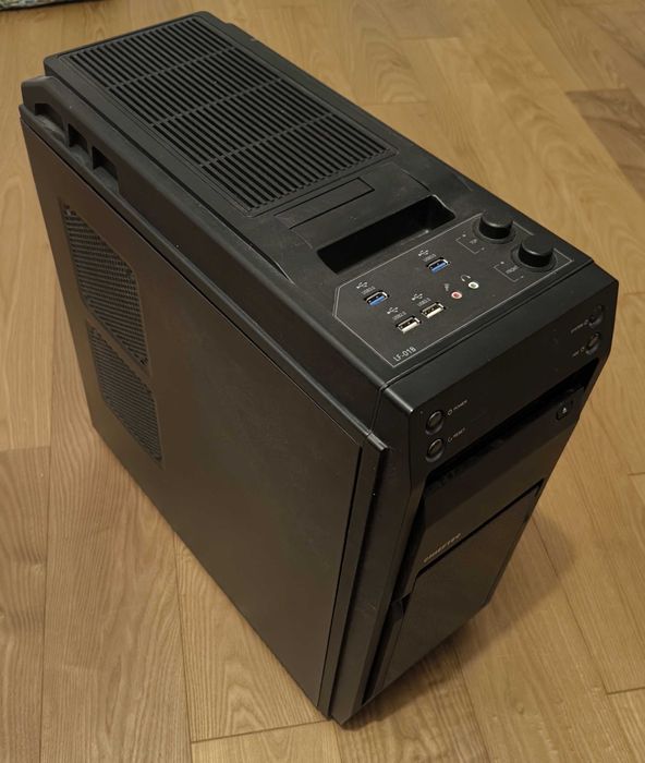 Obudowa CHIEFTEC LF-01B-OP ATX + port/stacja HDD, szybkozłączki