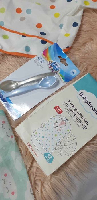 Zestaw do rozszerzenia diety dla niemowlaka śliniak,łyżeczki