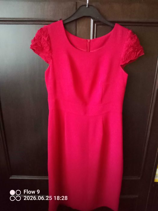 Elegancka czerwona sukienka 40