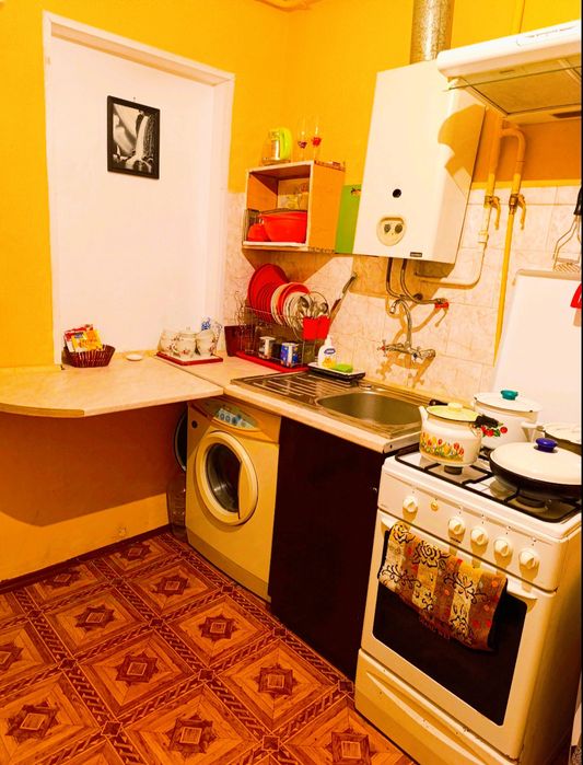 .Центр посуточно  1 ком . квартира 4 спальных мест, отопление газ.