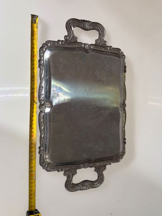 Bandeja rectangular de servir com pegas