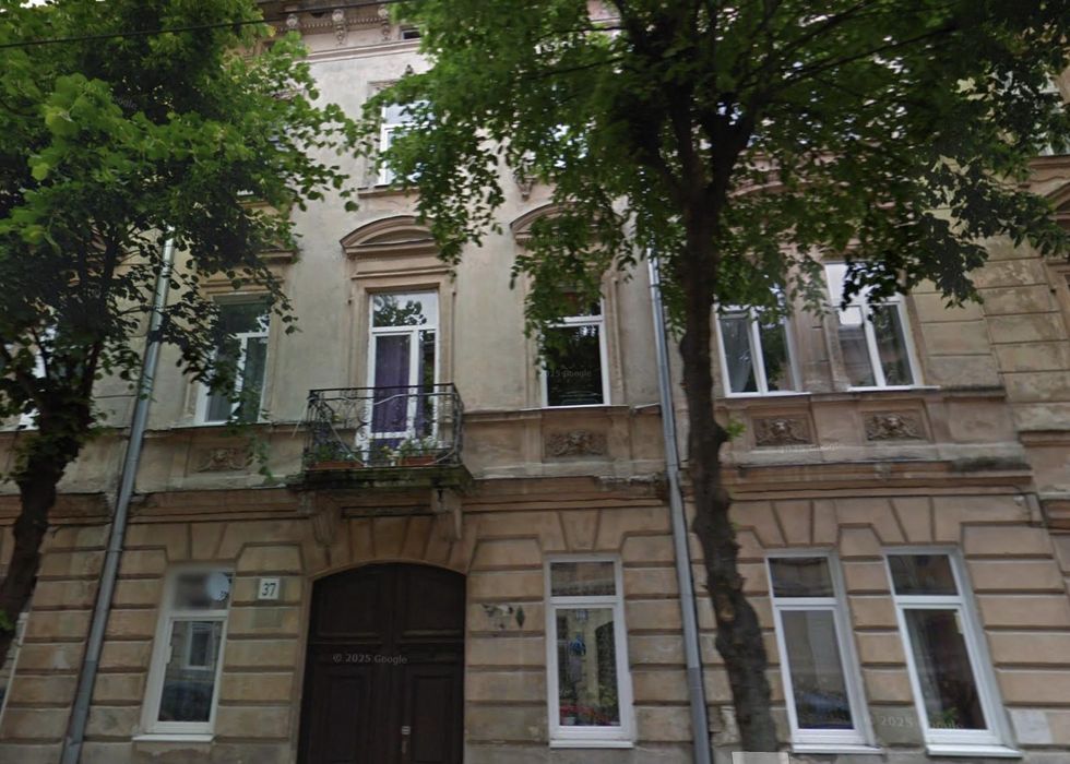 2-к, Шептицьких вул., Центр