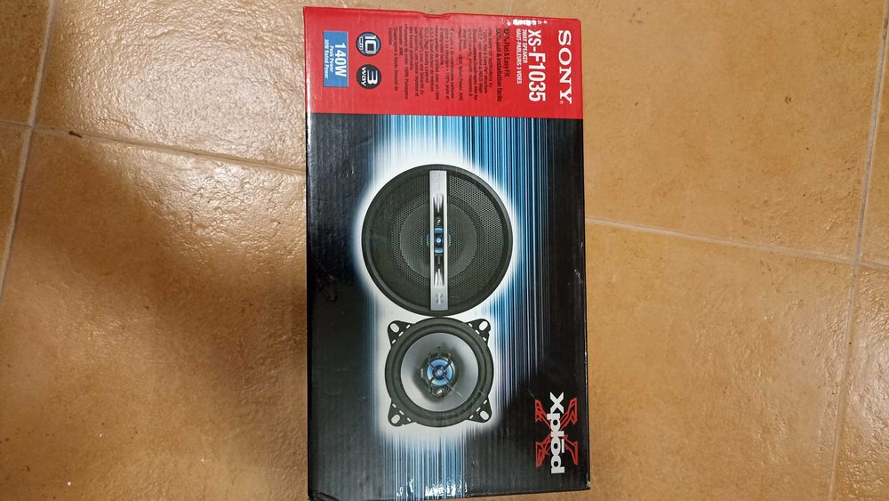 Colunas Sony carro