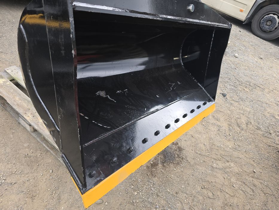 Sprzedam łyżkę 130  cm skarpówkę uchylona że siłownikiem 130 cm
