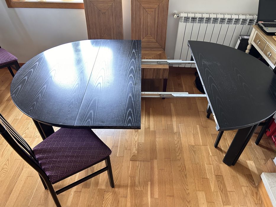 Mesa de jantar extensível e 4 cadeiras