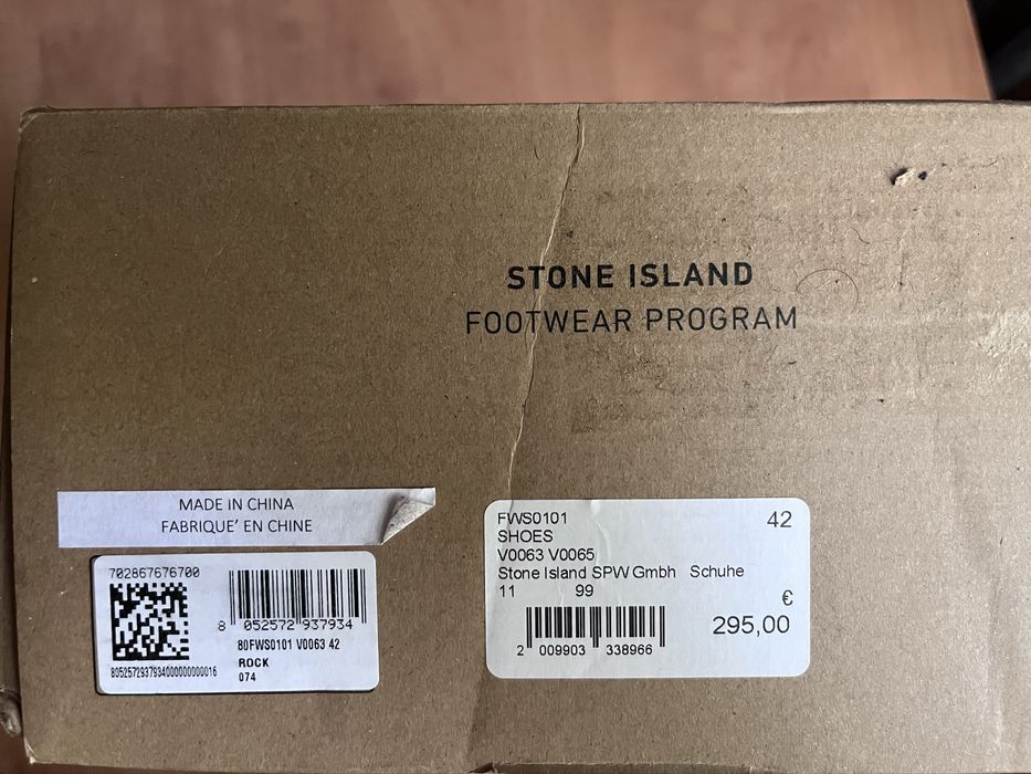 Продам кроссовки Stone Island