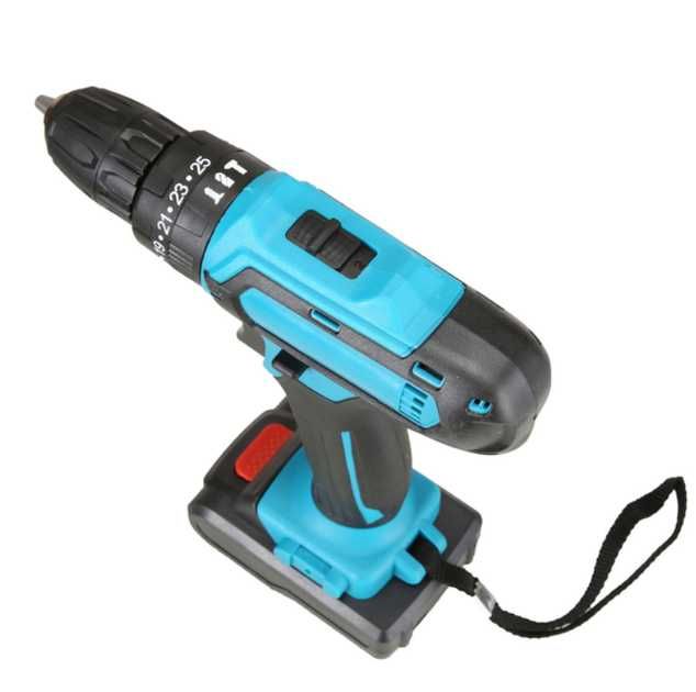 Аккумуляторная дрель-шуруповёрт 2 АКБ в кейсе с набором инструмента .