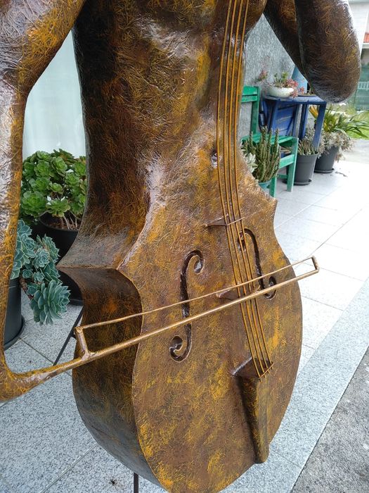Violoncelo , escultura