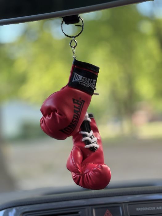 Сувенірний брилок Lonsdale