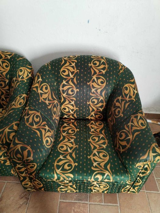 Vendo sofá / cama com respectivos cadeirões