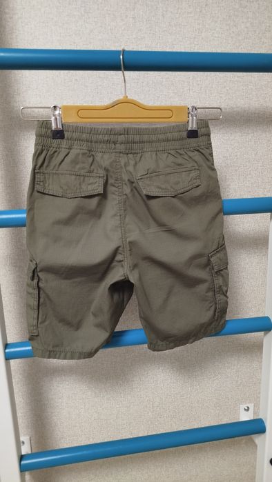 Шорти H&M 134р. хакі