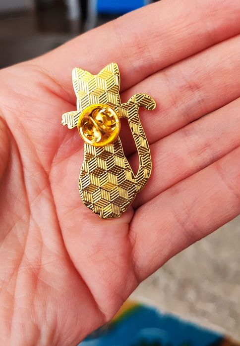 Sailor Moon - metalowy pin przypinka broszka Kotka Luna.