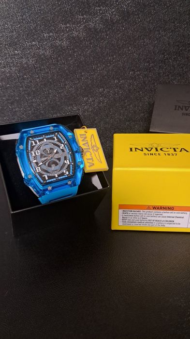 Invikta Racing Cyclone годинник новий з США
