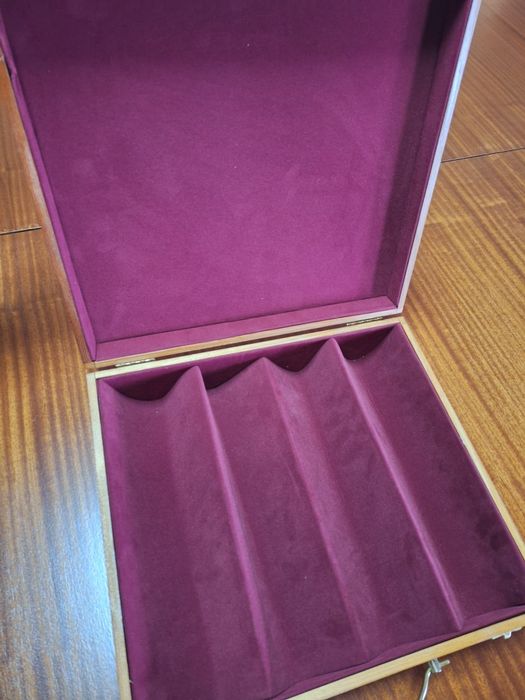 Vendo caixa de madeira