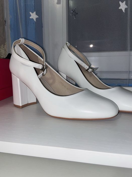 Туфлі білі (весільні)