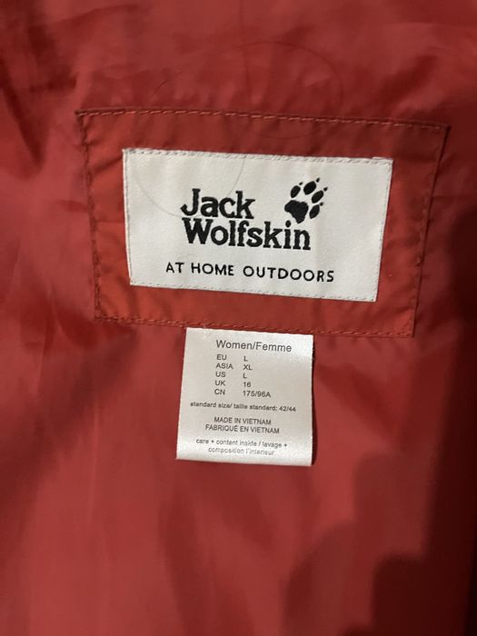 Пуховик жіночий Jack Wolfskin зимовий (розмір L)