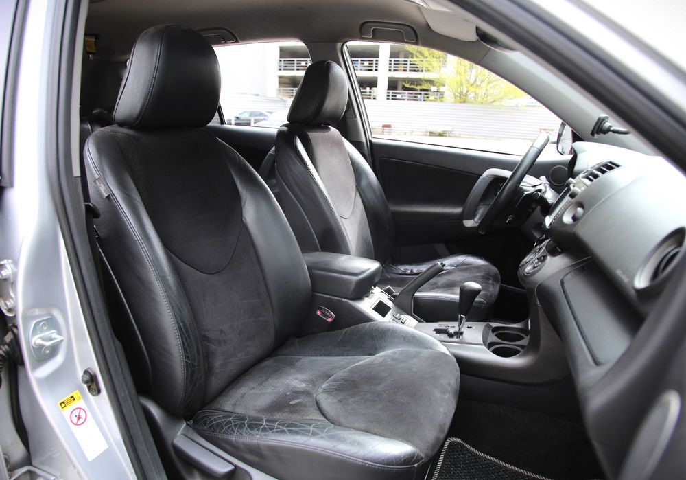 Продам Toyota Rav 4