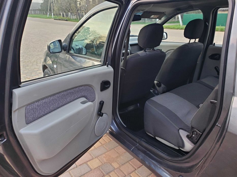 Dacia Logan MCV 7 місць