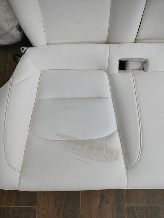 Задній диван (сидіння) Тесла Модель 3(М3) біле