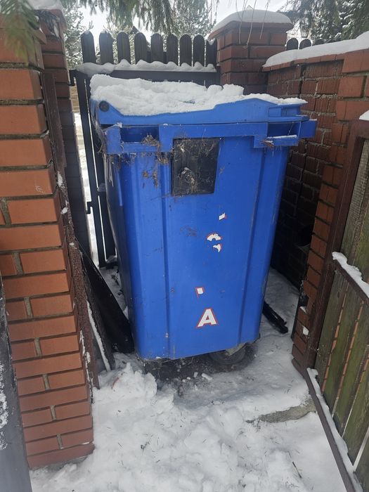 Śmietnik kontener duży na kołach