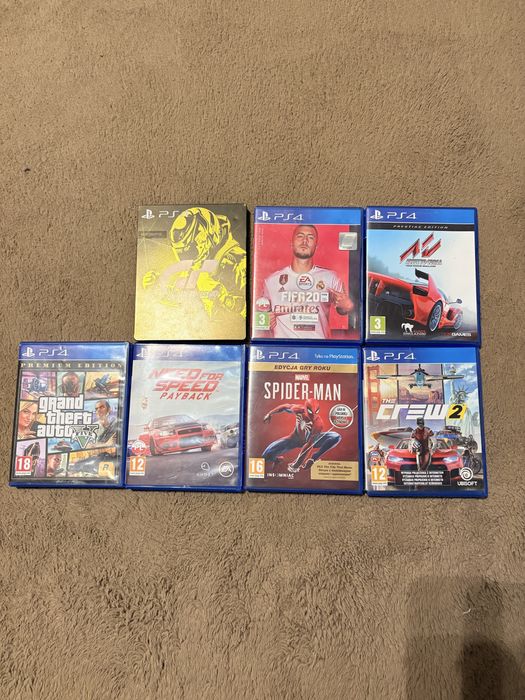 Ps4 pro + 7 gier + 3 pady