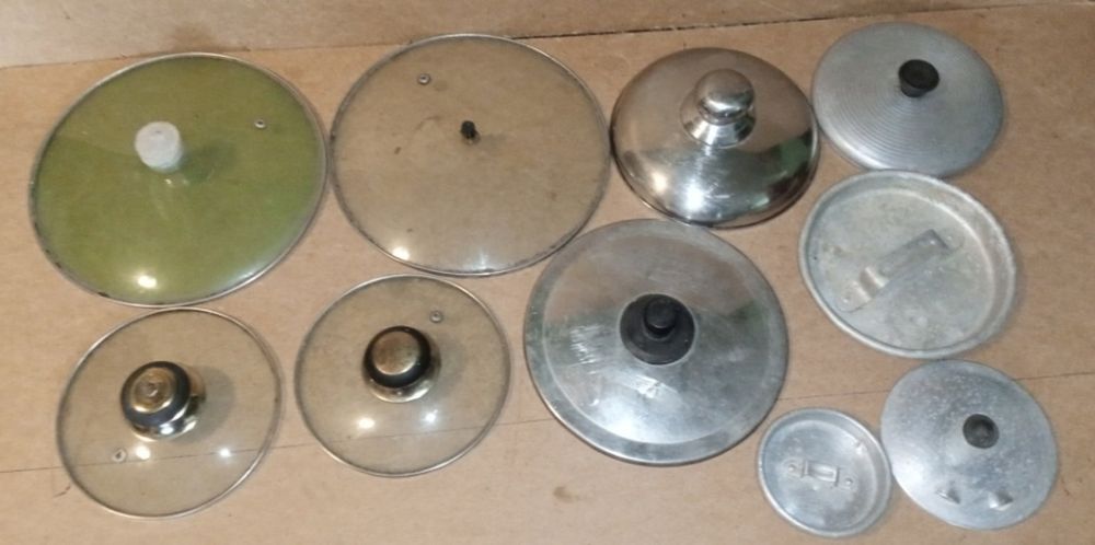 Скляні кришки різних розмірів для посуду.