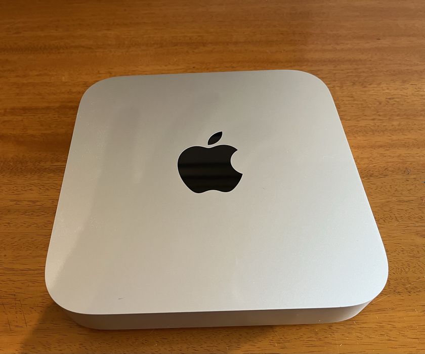 Mac Mini M2 2023 com base HUB para disco SSD