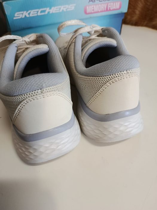 Tênis Skechers 35