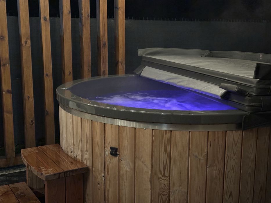 Willa pod lasem do 8 osób | 100 zł/os./doba | Jacuzzi + sauna + basen + kominek w cenie