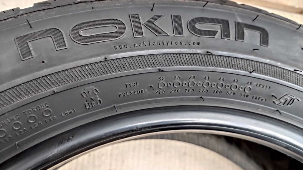 Шини 215/60R17. Pirelli 8,4мм. 2022р. Nokian