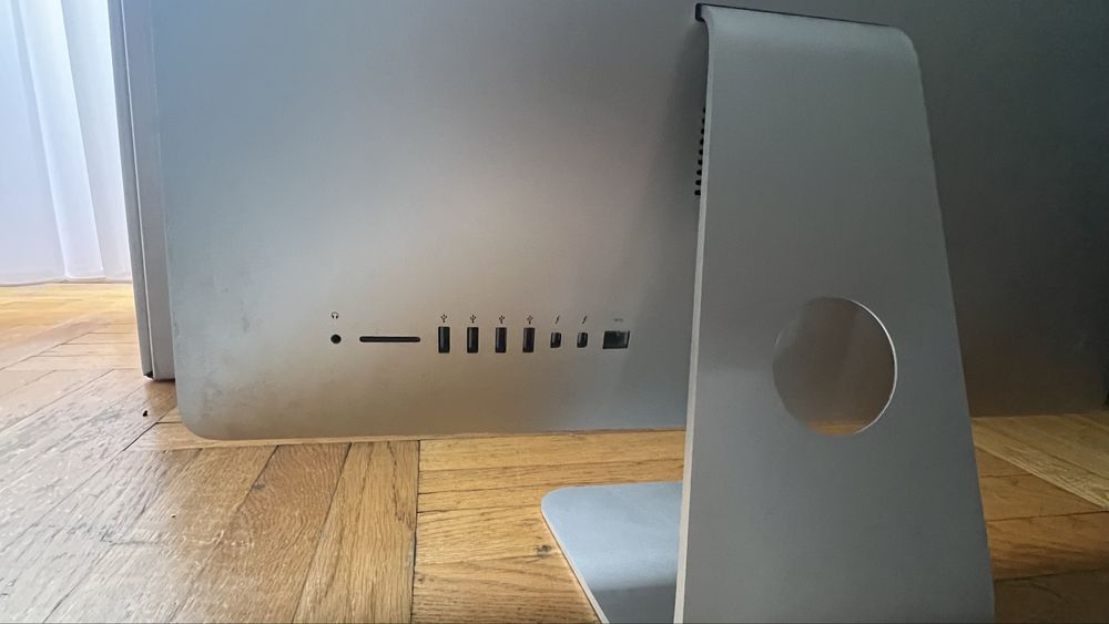 iMac 21.5" Retina 4K / i5 / 8GB / 1TB HDD / Magic Keyboard + Trackpad 2 / Stan BDB / Pudełko