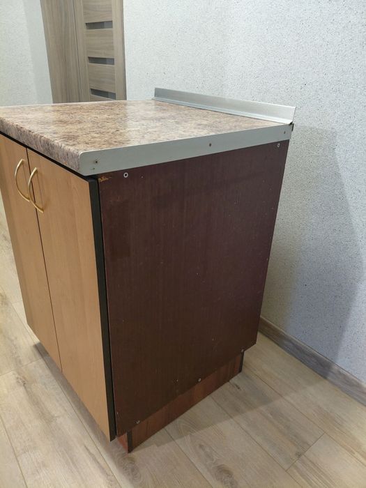 Кухонні тумбочки різні