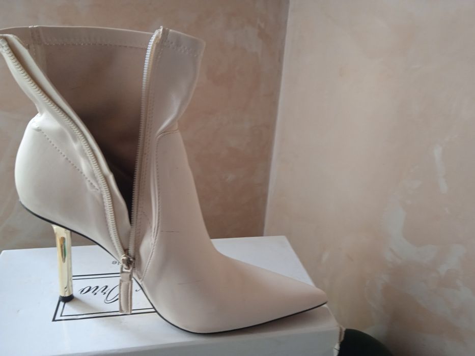 Продам сапоги весна - осень ZARA 38р кожа. 1000 гр.кожа