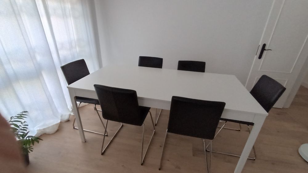 Conjunto Sala - mesa EKEDALEN extensível + 6 cadeiras pele VOLFGANG