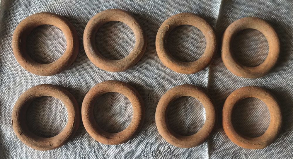 Lote de argolas em barro antigas