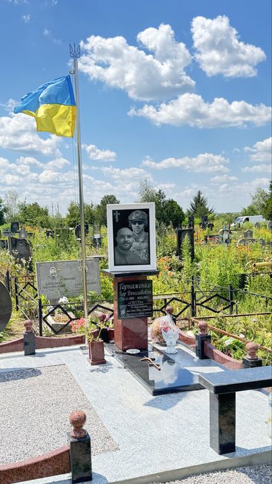 Пам‘ятники та комплекси з різних видів граніту, базальт. Бетонування