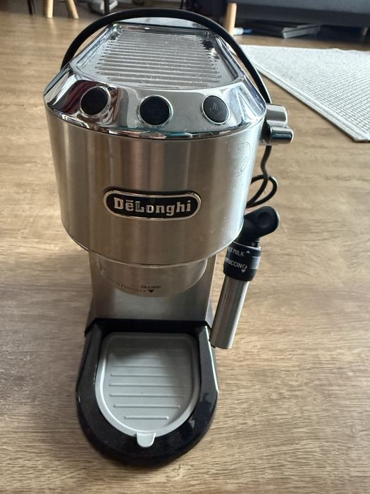 Ekspres do kawy delonghi dedica