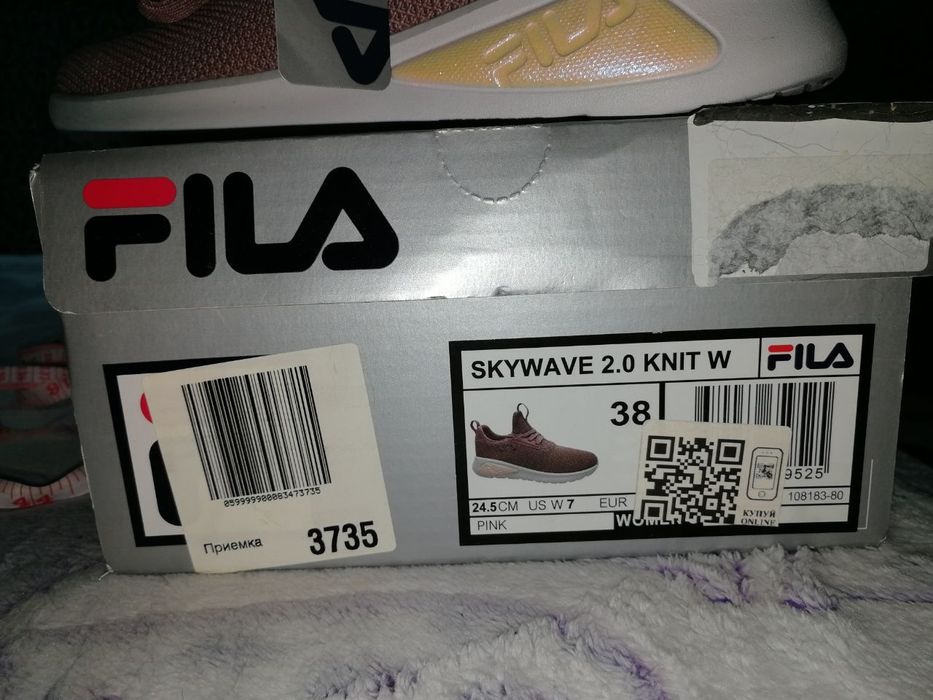 Продам новые оригинальные кроссовки Fila