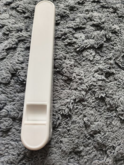 Wieszak plastikowy do przyklejenia