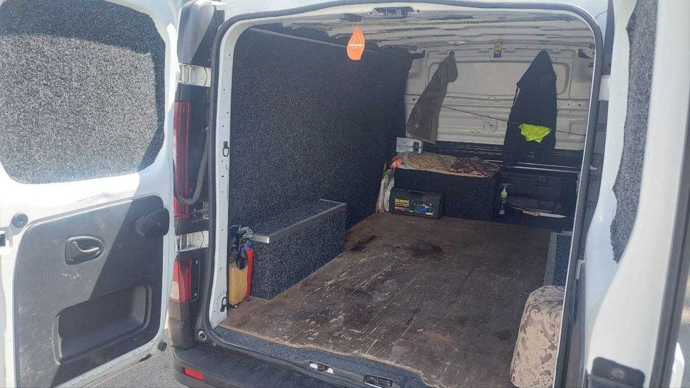 Продам  Renault Trafic 1.6 long