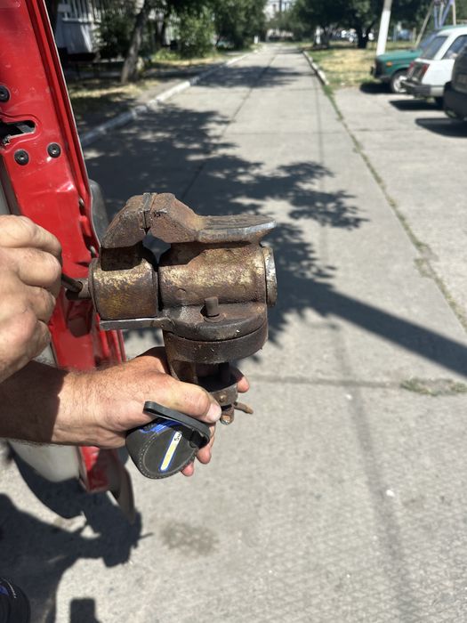 Тиски советские небольшие