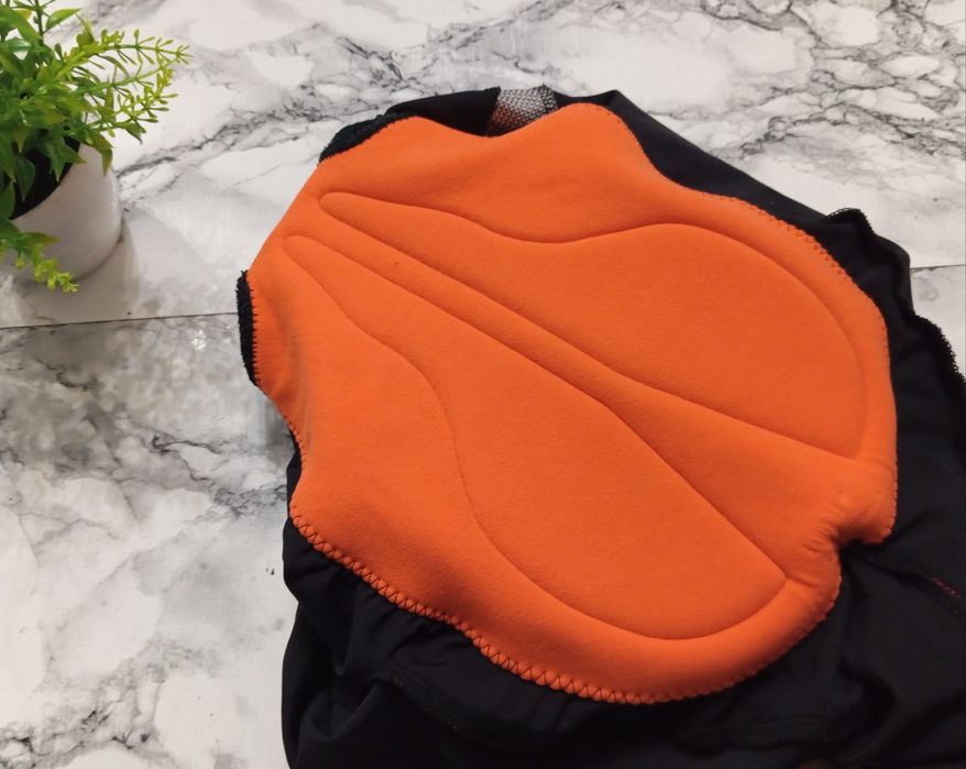 Велошорти assos Carnac specialized  велоформа велошорты велокуртка